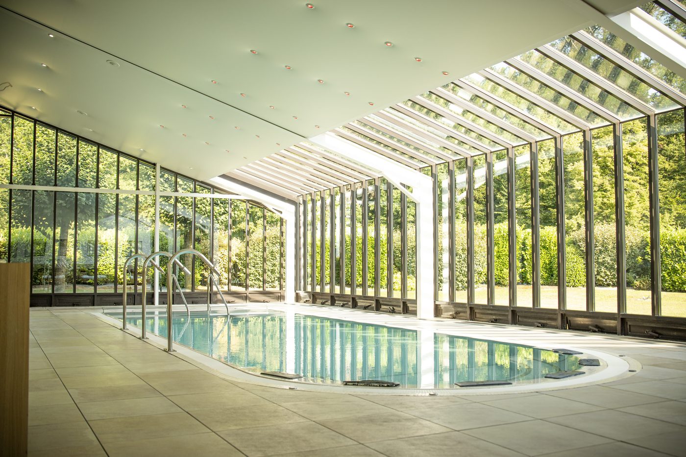 Beaujolais : Le spa et la piscine